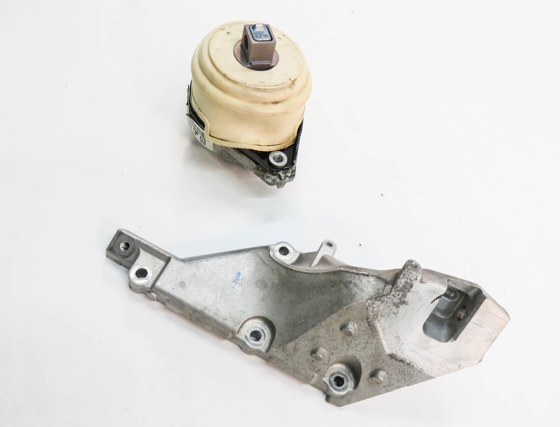 Thumbnail 3: 2013 MERCEDES GL450 (X166) 4.6L M278 ENGINE - LEFT MOTOR MOUNT BRACKET SET-2