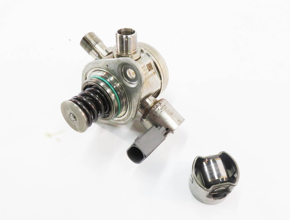 2011-2020 MERCEDES E500 E550 S600 SL450 SL550 GL550 - LEFT MECHANICAL FUEL PUMP