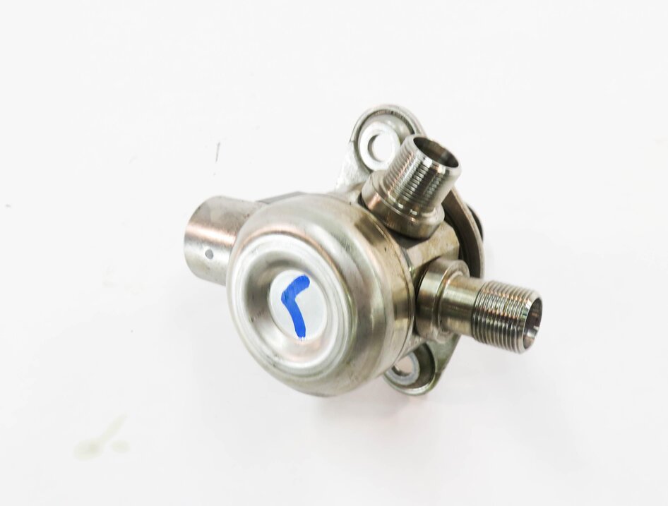 Thumbnail 6: 2011-2020 MERCEDES E500 E550 S600 SL450 SL550 GL550 - LEFT MECHANICAL FUEL PUMP