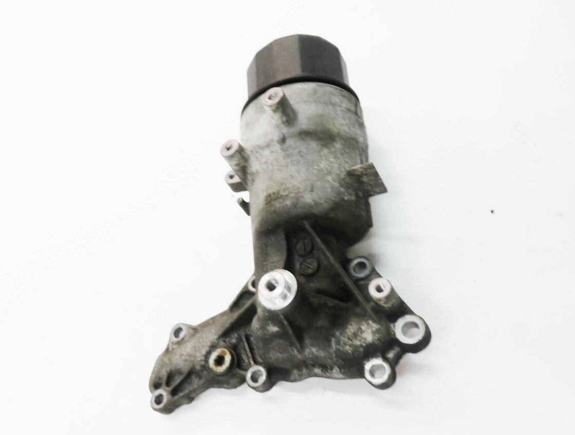 Thumbnail 3: 2014 MERCEDES GL550 (X166) 4.6L M278 ENGINE - OIL FILTER HOUSING