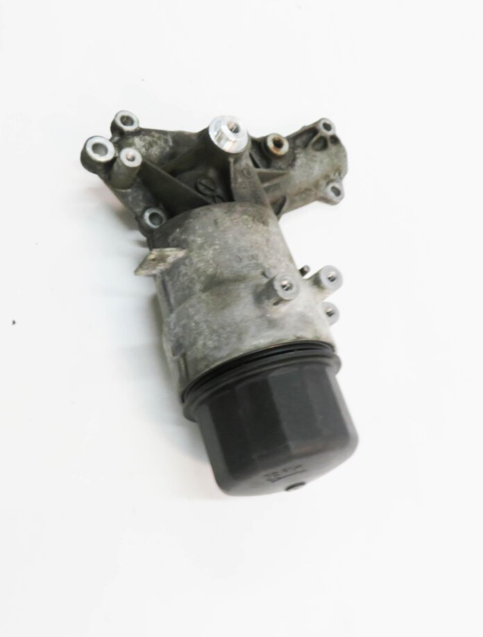 Thumbnail 4: 2014 MERCEDES GL550 (X166) 4.6L M278 ENGINE - OIL FILTER HOUSING