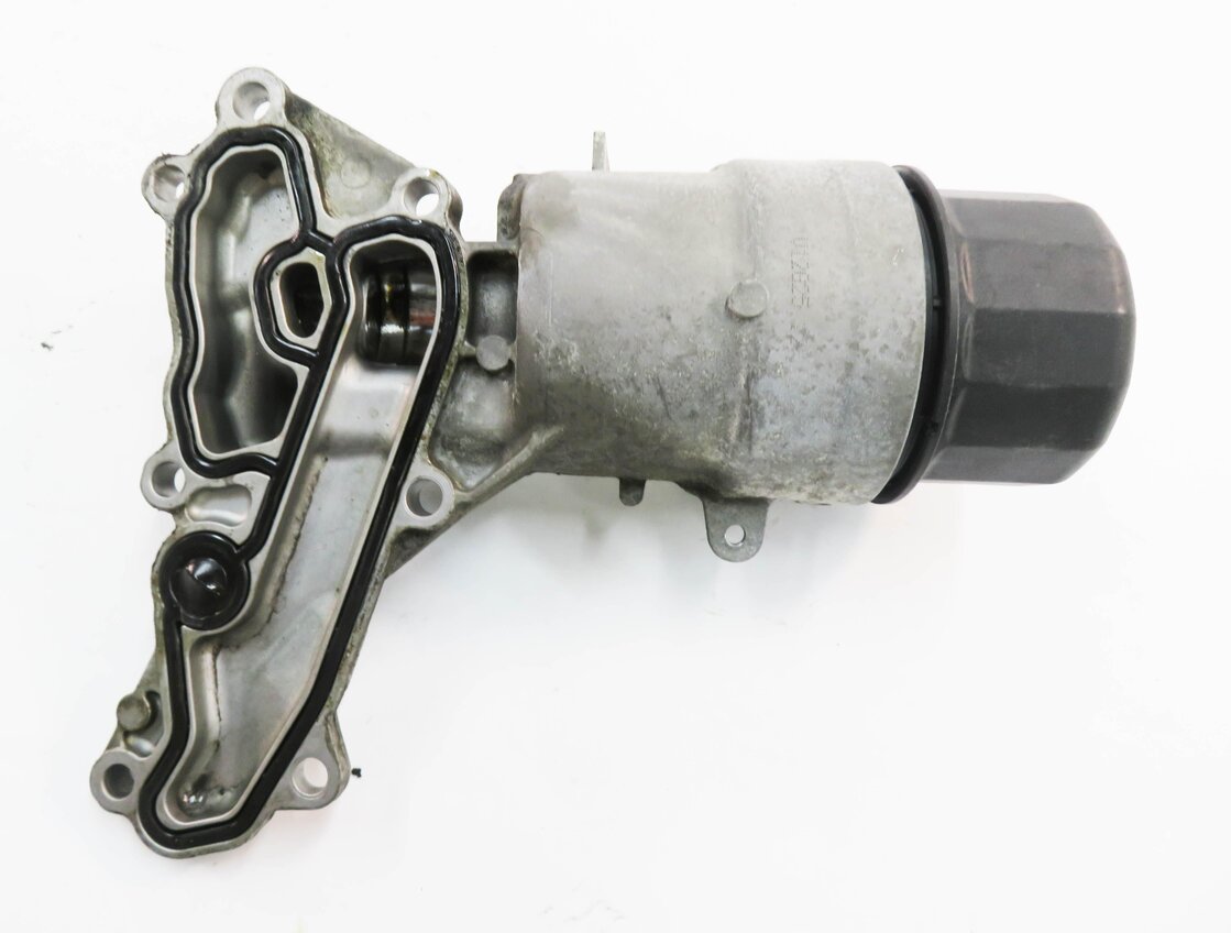 Thumbnail 7: 2014 MERCEDES GL550 (X166) 4.6L M278 ENGINE - OIL FILTER HOUSING