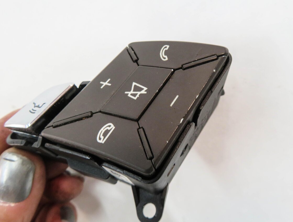 Thumbnail 8: 2014 MERCEDES GL550 (X166) PHONE VOLUME RIGHT STEERING SWITCH BUTTON