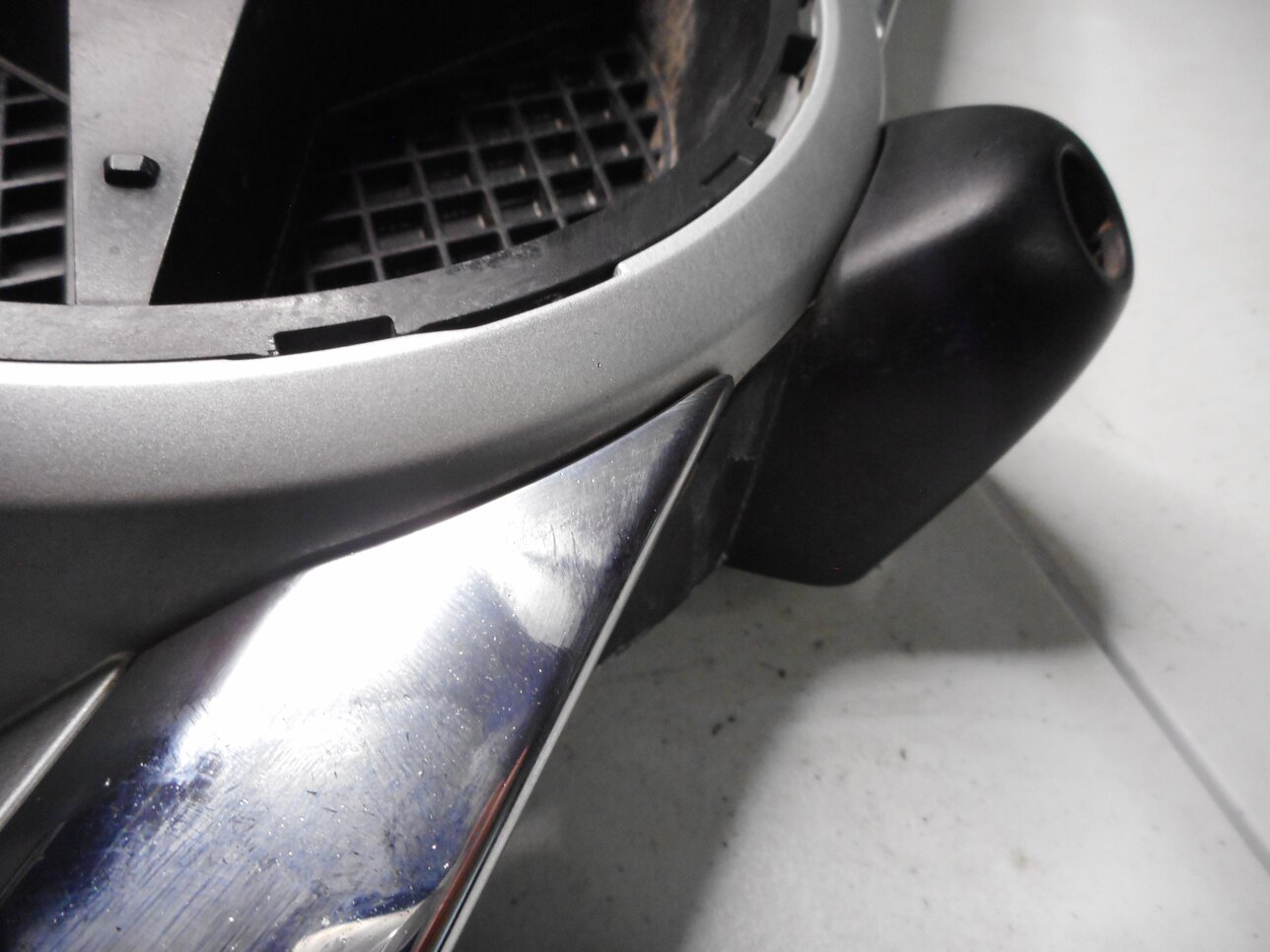 Thumbnail 12: 13-16 MERCEDES GL350 GL450 GL550 (X166) SPORT - FRONT CENTER HOOD GRILLE TRIM
