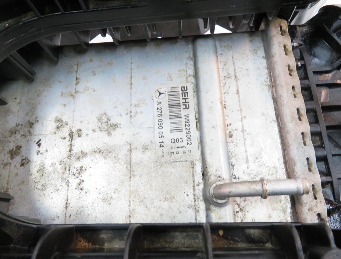 Thumbnail 7: 11-20 MERCEDES CL550 E550 GL450 GL550 GLS550 S550 SL550 - 4.6L INTAKE MANIFOLD