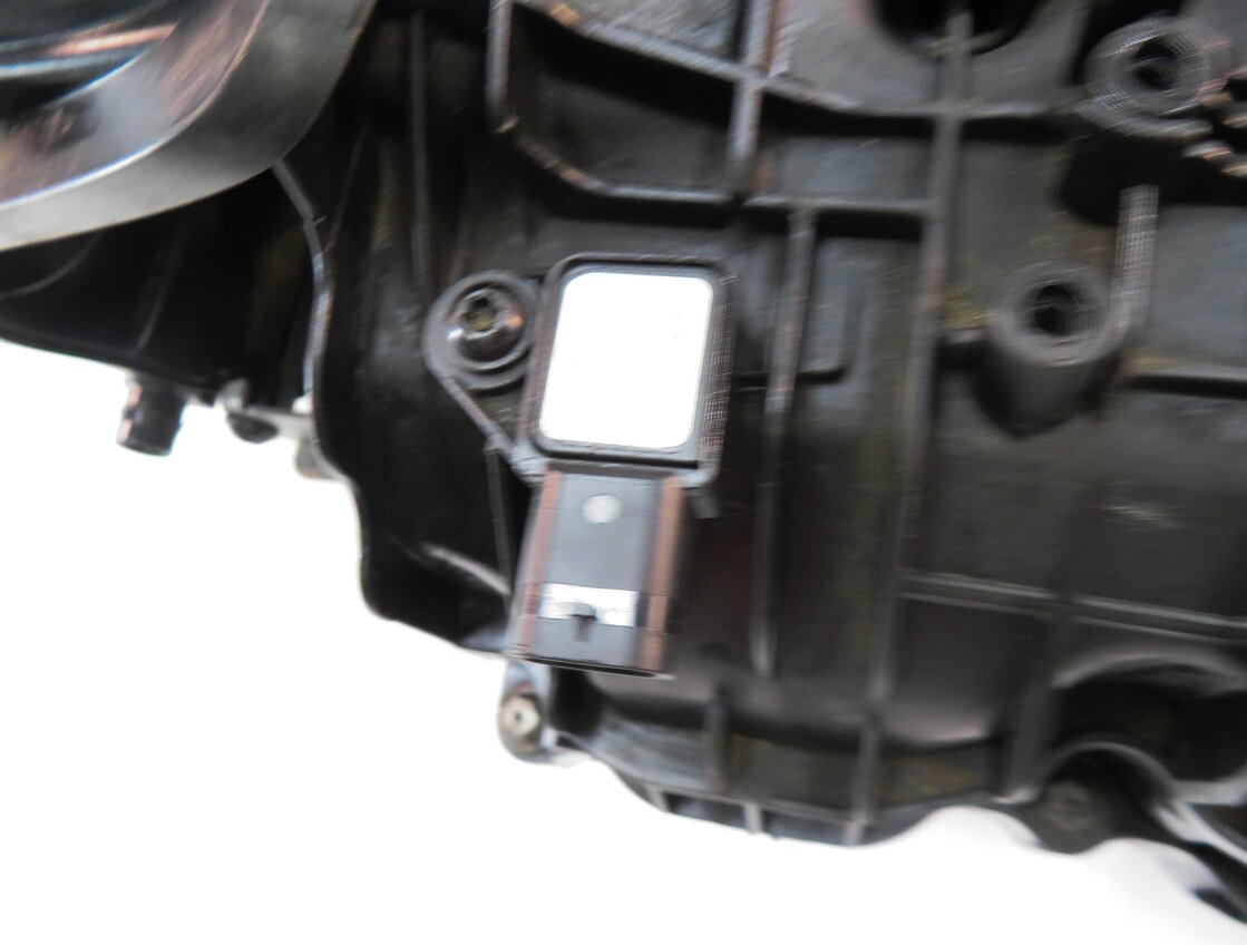Thumbnail 8: 11-20 MERCEDES CL550 E550 GL450 GL550 GLS550 S550 SL550 - 4.6L INTAKE MANIFOLD