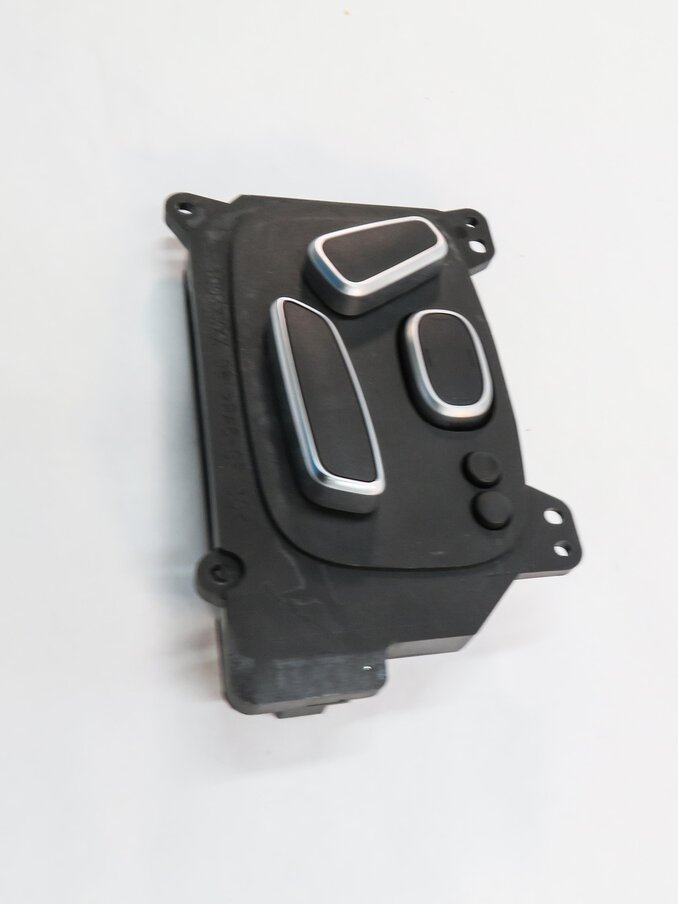 Thumbnail 4: 2014 RANGE ROVER SPORT (L494) RIGHT FRONT PASSENGER SEAT ADJUSTMENT SWITCH