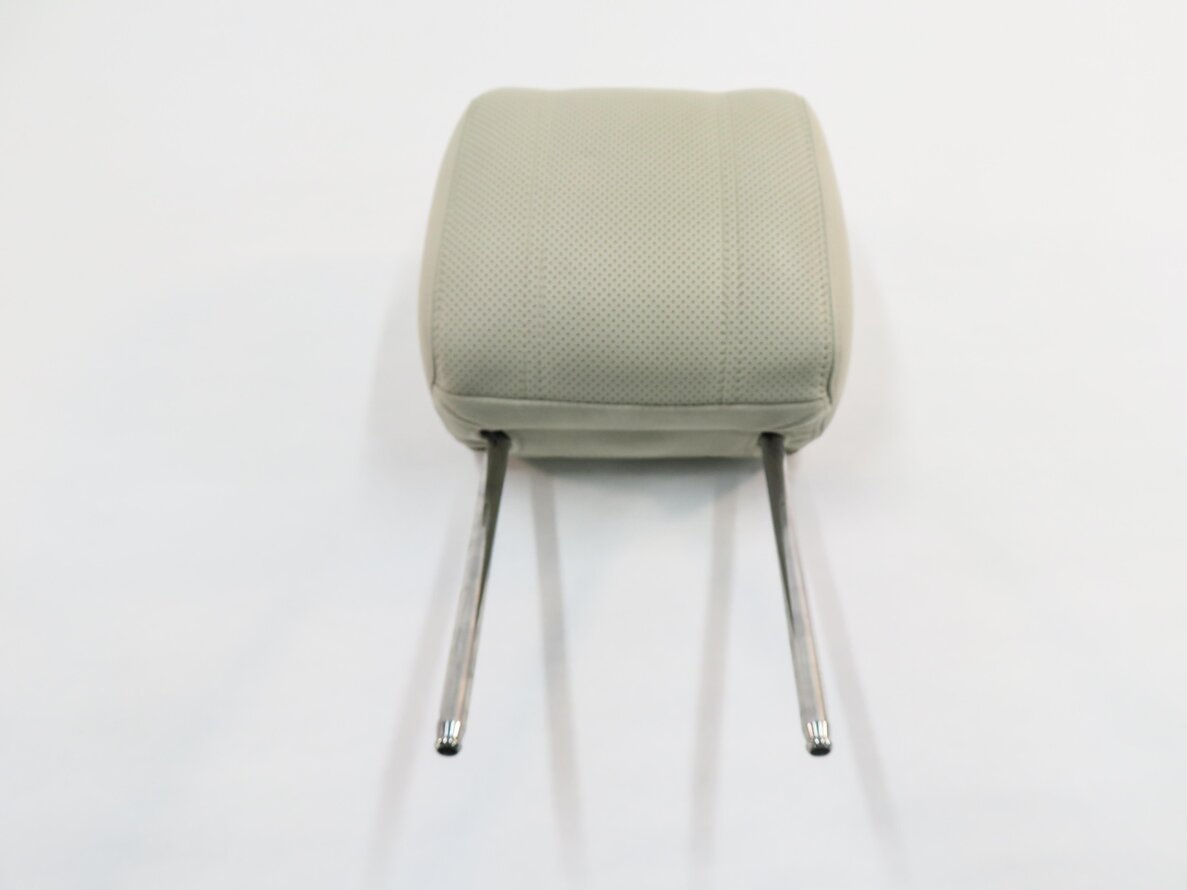 Thumbnail 2: 2014 RANGE ROVER SPORT (L494) RIGHT FRONT PASSENGER HEADREST (IVORY LEATHER)