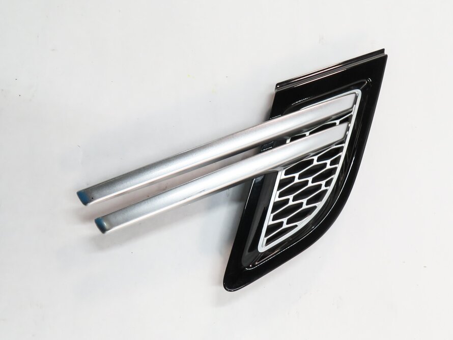 Thumbnail 4: 2014 RANGE ROVER SPORT (L494) RIGHT FRONT PASSENGER FENDER GRILLE (BLACK)