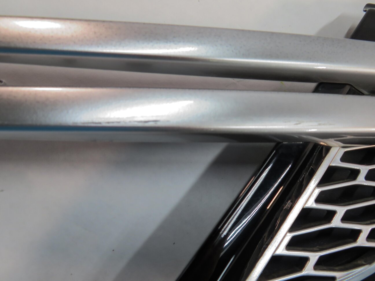 Thumbnail 6: 2014 RANGE ROVER SPORT (L494) RIGHT FRONT PASSENGER FENDER GRILLE (BLACK)