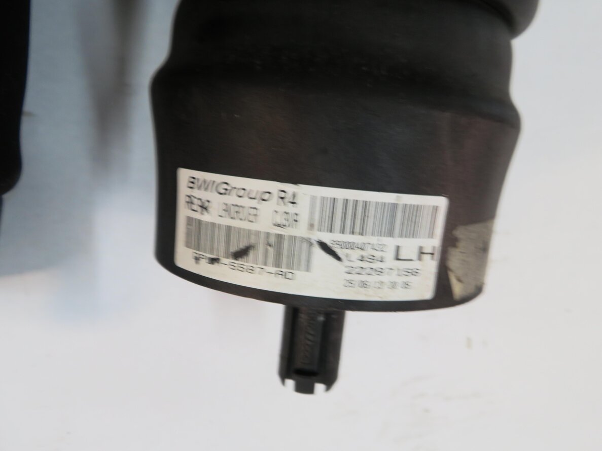 Thumbnail 8: 2014-2020 RANGE ROVER SPORT (L494) LEFT & RIGHT REAR SUSPENSION AIR SPRING SET-2