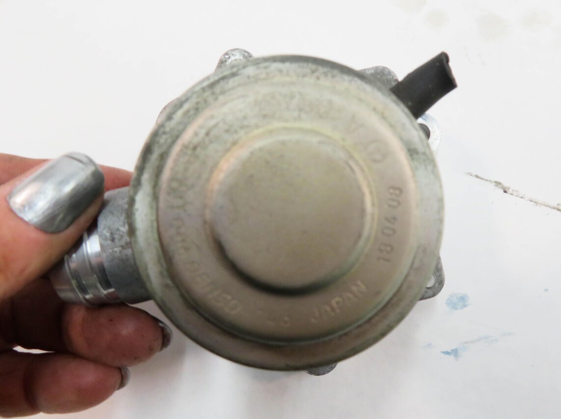 Thumbnail 7: 2009 MERCEDES GL550 (X164) 5.5L V8 ENGINE - LEFT AIR INJECTION CHECK VALVE