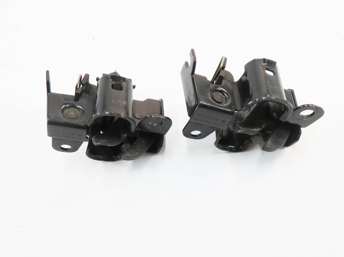 Thumbnail 3: 2009 MERCEDES GL550 (X164) FRONT LEFT & RIGHT LOWER HOOD LOCK LATCH SET w/ CABLE