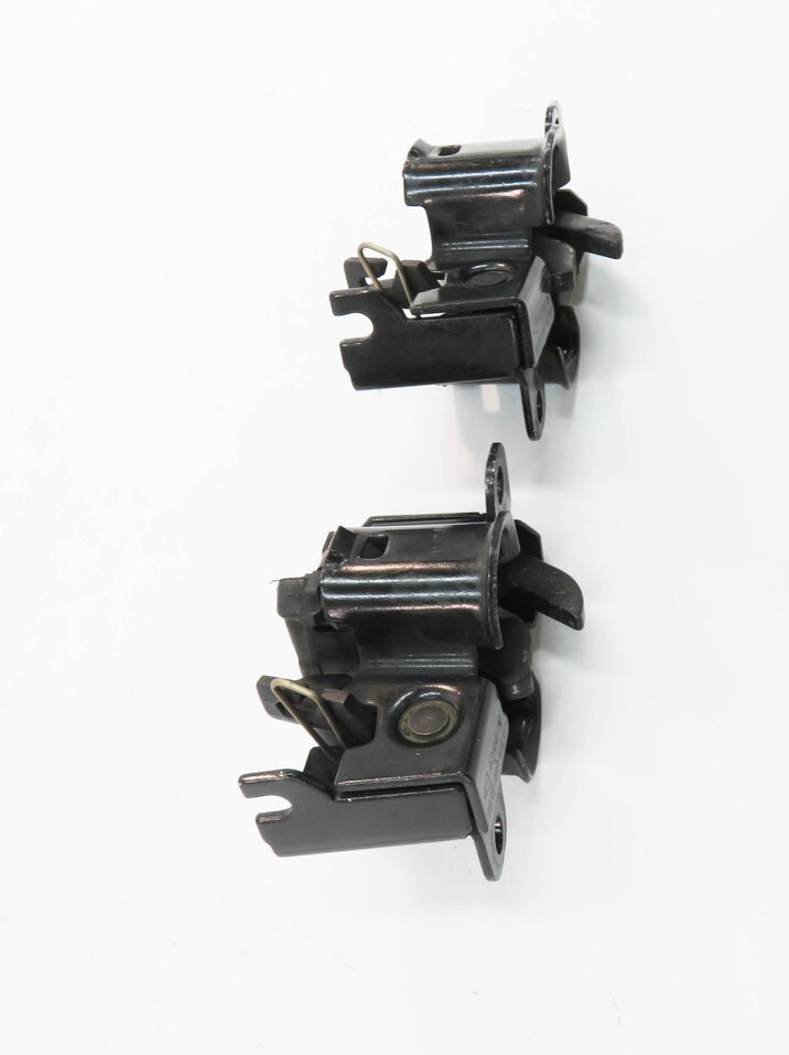 Thumbnail 4: 2009 MERCEDES GL550 (X164) FRONT LEFT & RIGHT LOWER HOOD LOCK LATCH SET w/ CABLE