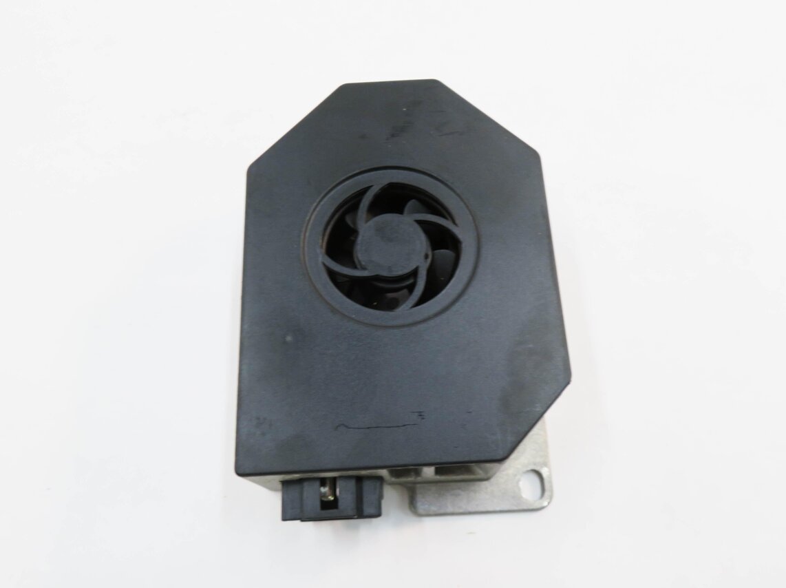 Thumbnail 2: 08-09 MERCEDES GL320 GL450 GL550 (X164) HARMAN BECKER SUBWOOFER AMP AMPLIFIER
