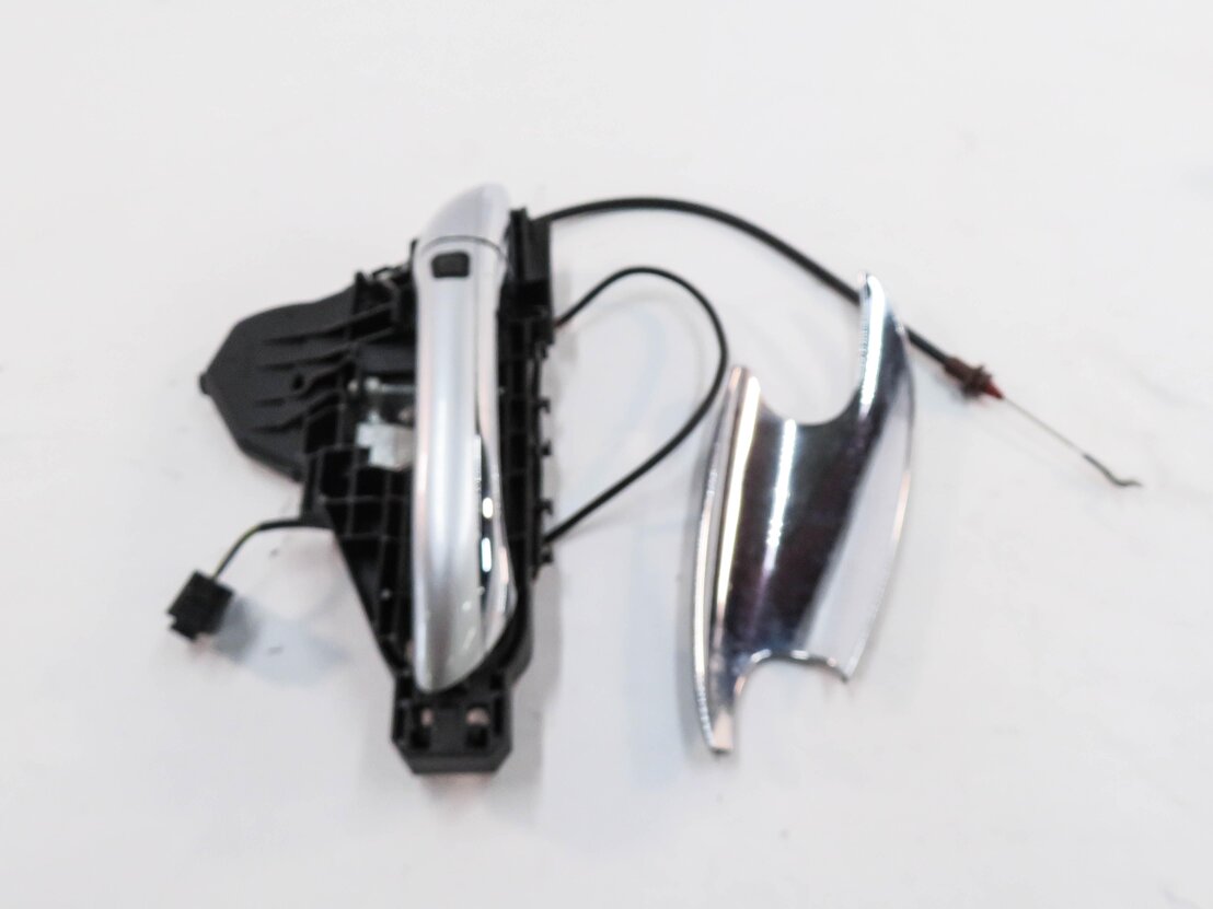2009 MERCEDES GL550 (X164) RIGHT FRONT PASSENGER KEYLESS GO DOOR HANDLE (SILVER)