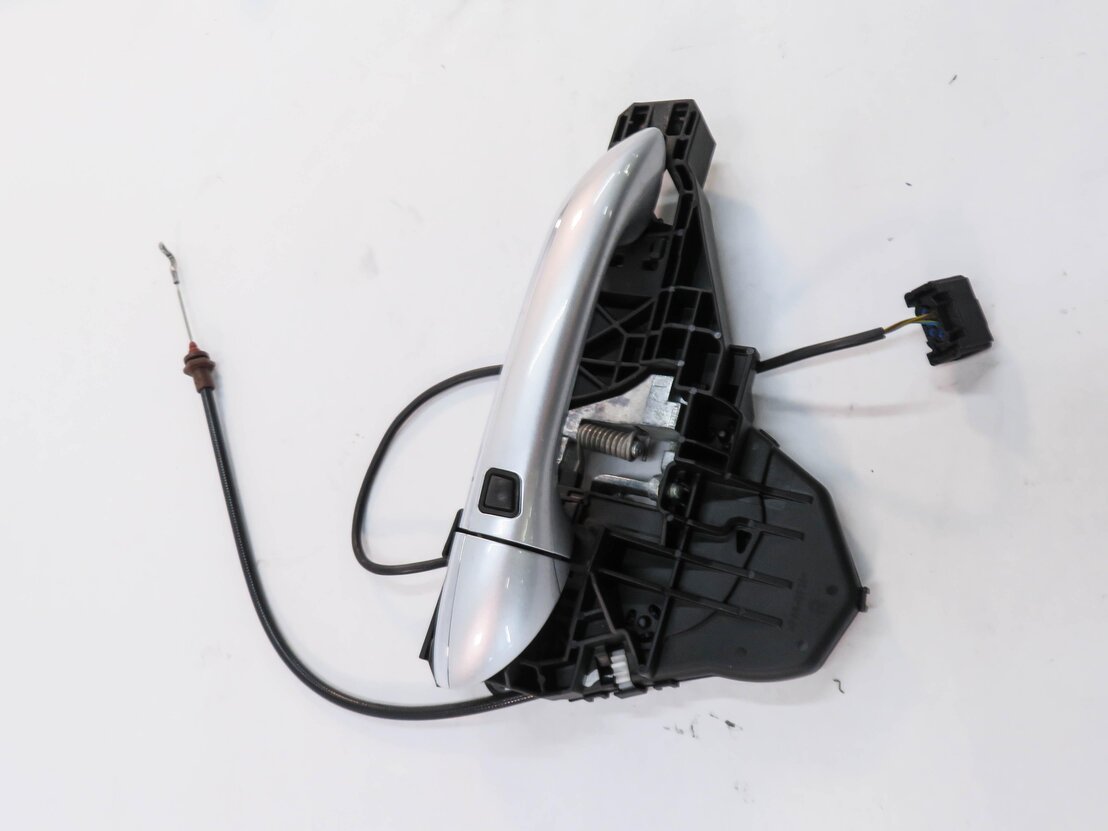 Thumbnail 4: 2009 MERCEDES GL550 (X164) RIGHT FRONT PASSENGER KEYLESS GO DOOR HANDLE (SILVER)