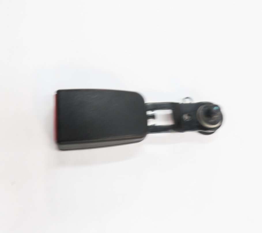 Thumbnail 4: 2006 MERCEDES ML500 (W164) REAR 2nd SECOND ROW SEAT - CENTER SEATBELT RECEIVER