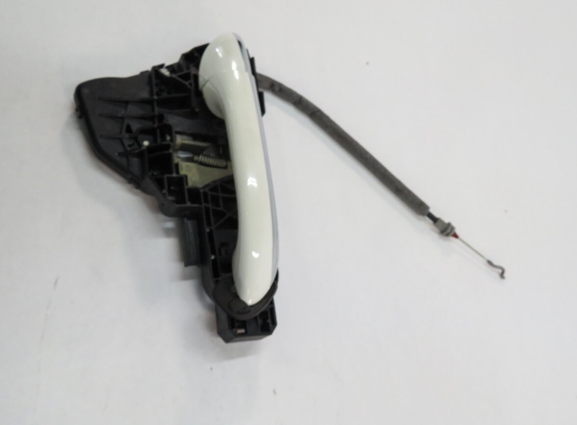 Thumbnail 3: 2006 MERCEDES ML500 (W164) RIGHT REAR DOOR HANDLE (ALABASTER WHITE METALLIC)