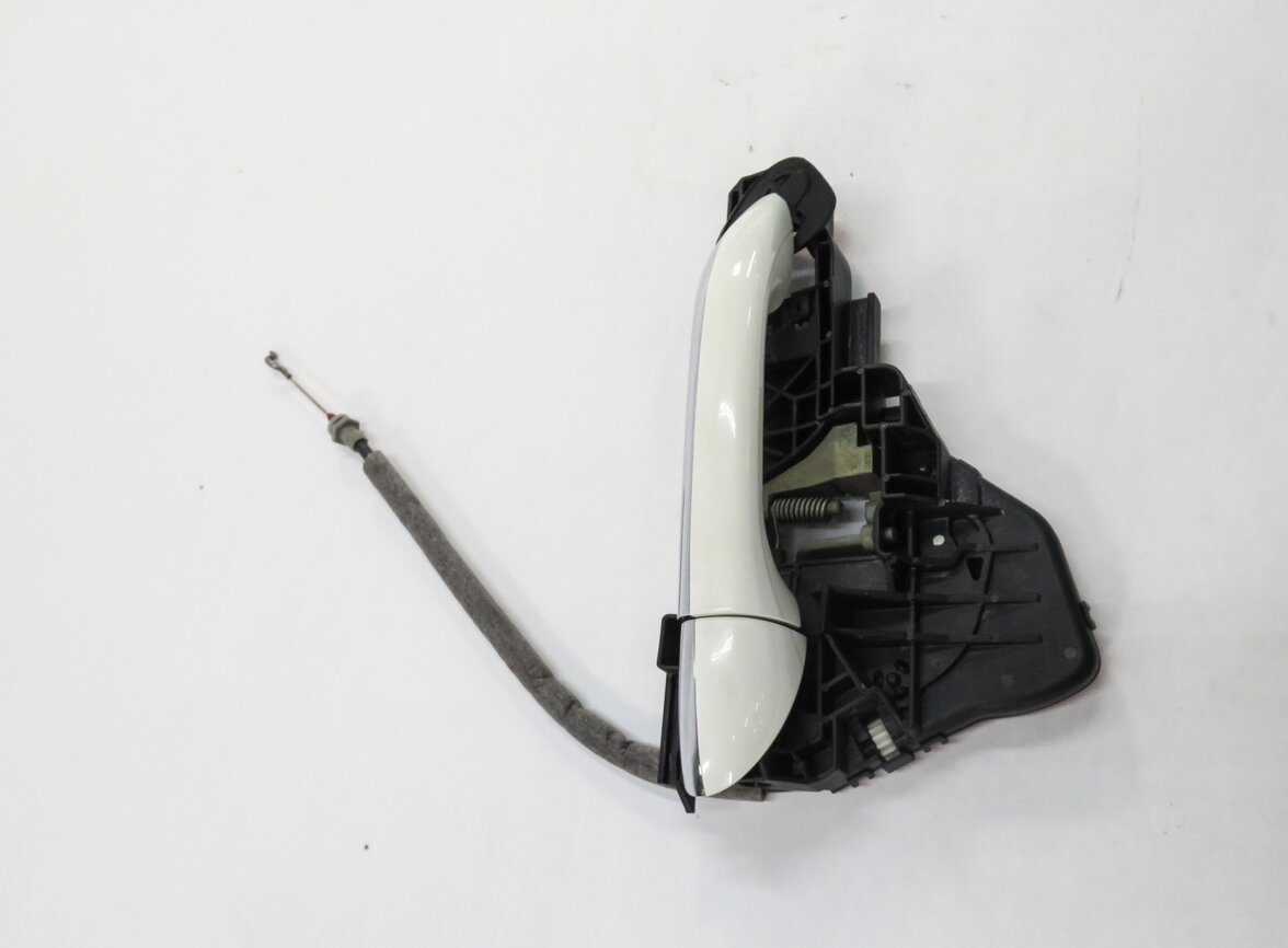 Thumbnail 4: 2006 MERCEDES ML500 (W164) RIGHT REAR DOOR HANDLE (ALABASTER WHITE METALLIC)