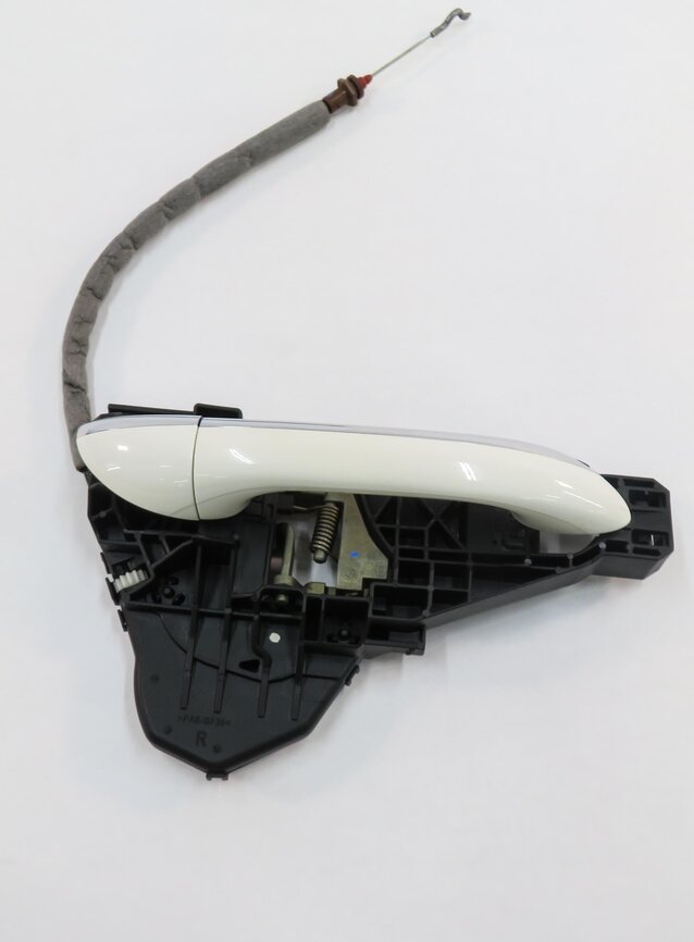 Thumbnail 2: 2006 MERCEDES ML500 (W164) RIGHT FRONT PASSENGER DOOR HANDLE (ALABASTER WHITE)