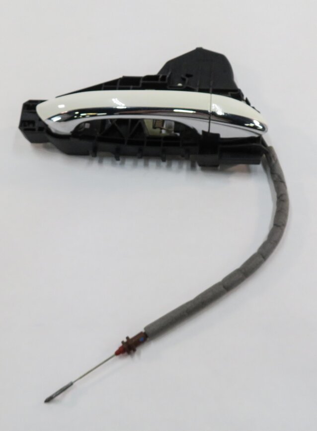 Thumbnail 5: 2006 MERCEDES ML500 (W164) RIGHT FRONT PASSENGER DOOR HANDLE (ALABASTER WHITE)