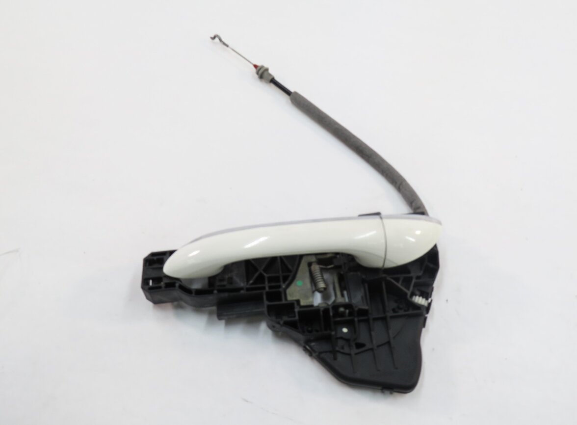Thumbnail 2: 2006 MERCEDES ML500 (W164) LEFT REAR DOOR HANDLE (ALABASTER WHITE METALLIC 960U)