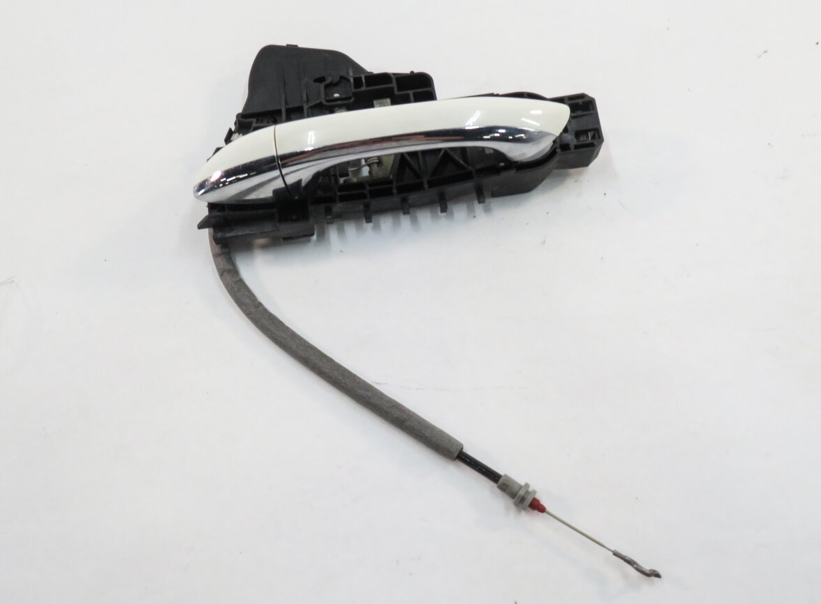 Thumbnail 5: 2006 MERCEDES ML500 (W164) LEFT REAR DOOR HANDLE (ALABASTER WHITE METALLIC 960U)
