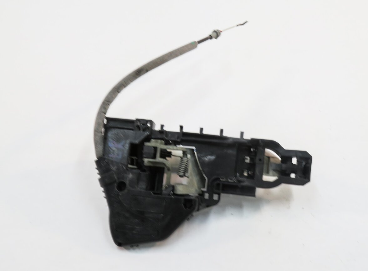 Thumbnail 6: 2006 MERCEDES ML500 (W164) LEFT REAR DOOR HANDLE (ALABASTER WHITE METALLIC 960U)