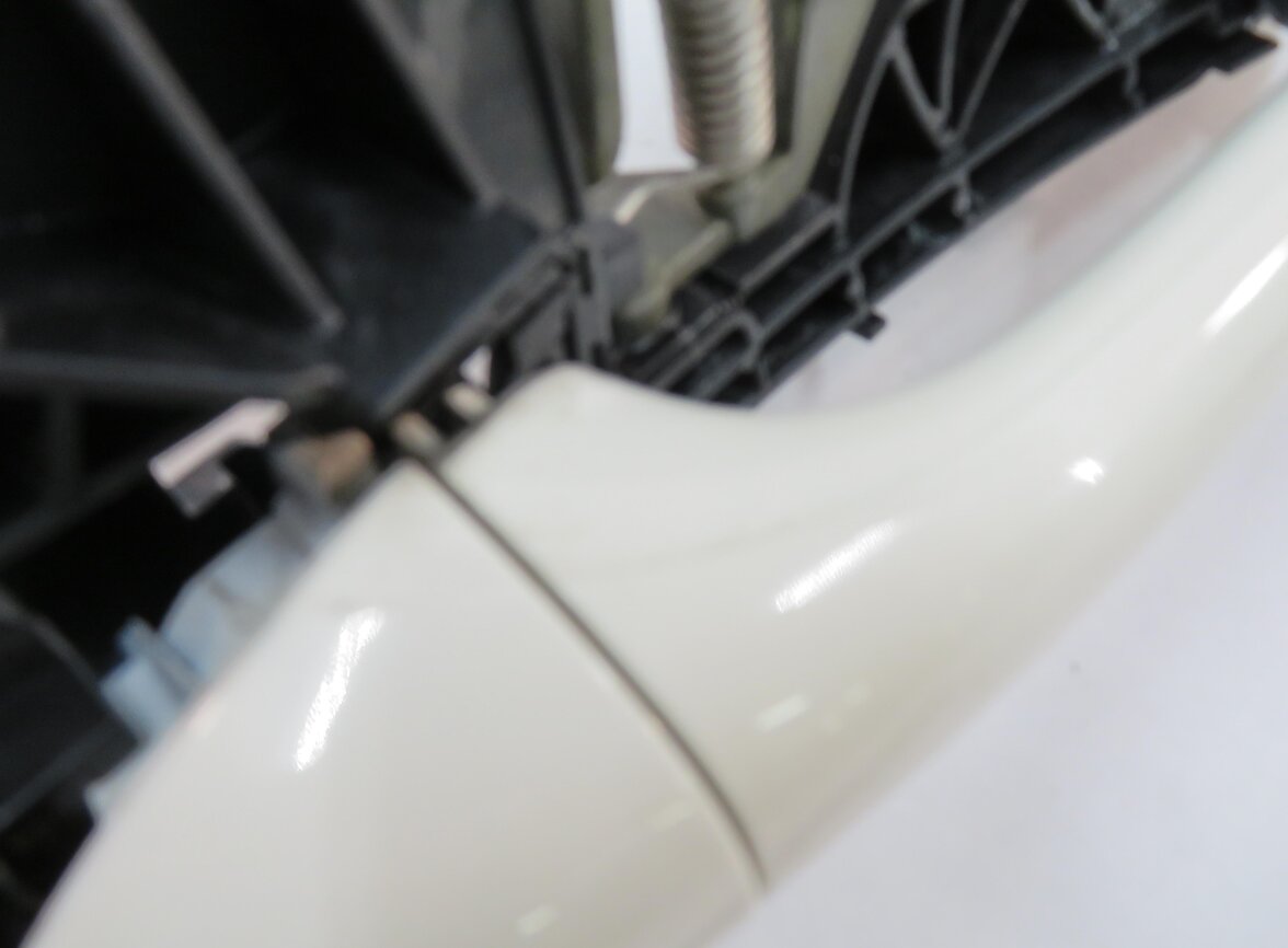 Thumbnail 7: 2006 MERCEDES ML500 (W164) LEFT REAR DOOR HANDLE (ALABASTER WHITE METALLIC 960U)