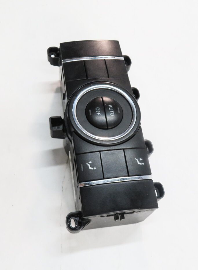 Thumbnail 4: 2006 MERCEDES ML500 (W164) REAR HEATER A/C CLIMATE TEMPERATURE CONTROL PANEL