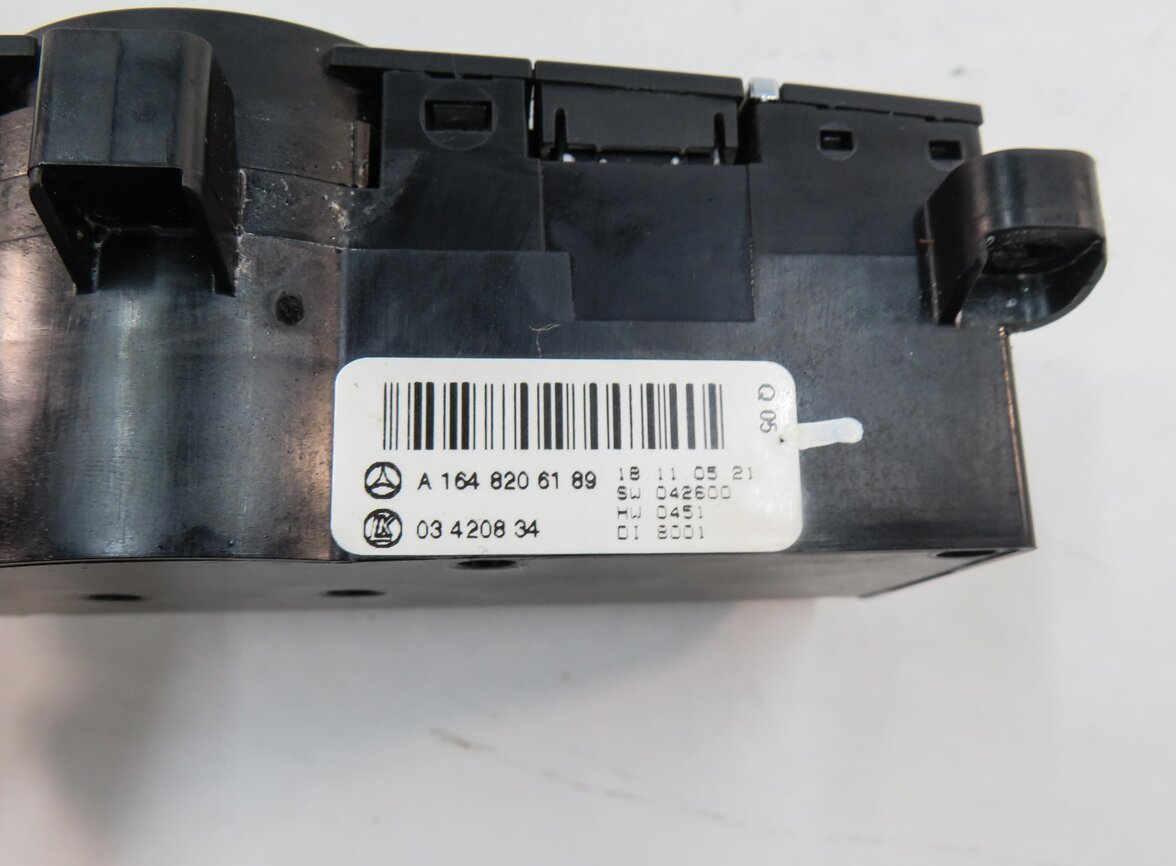 Thumbnail 7: 2006 MERCEDES ML500 (W164) REAR HEATER A/C CLIMATE TEMPERATURE CONTROL PANEL