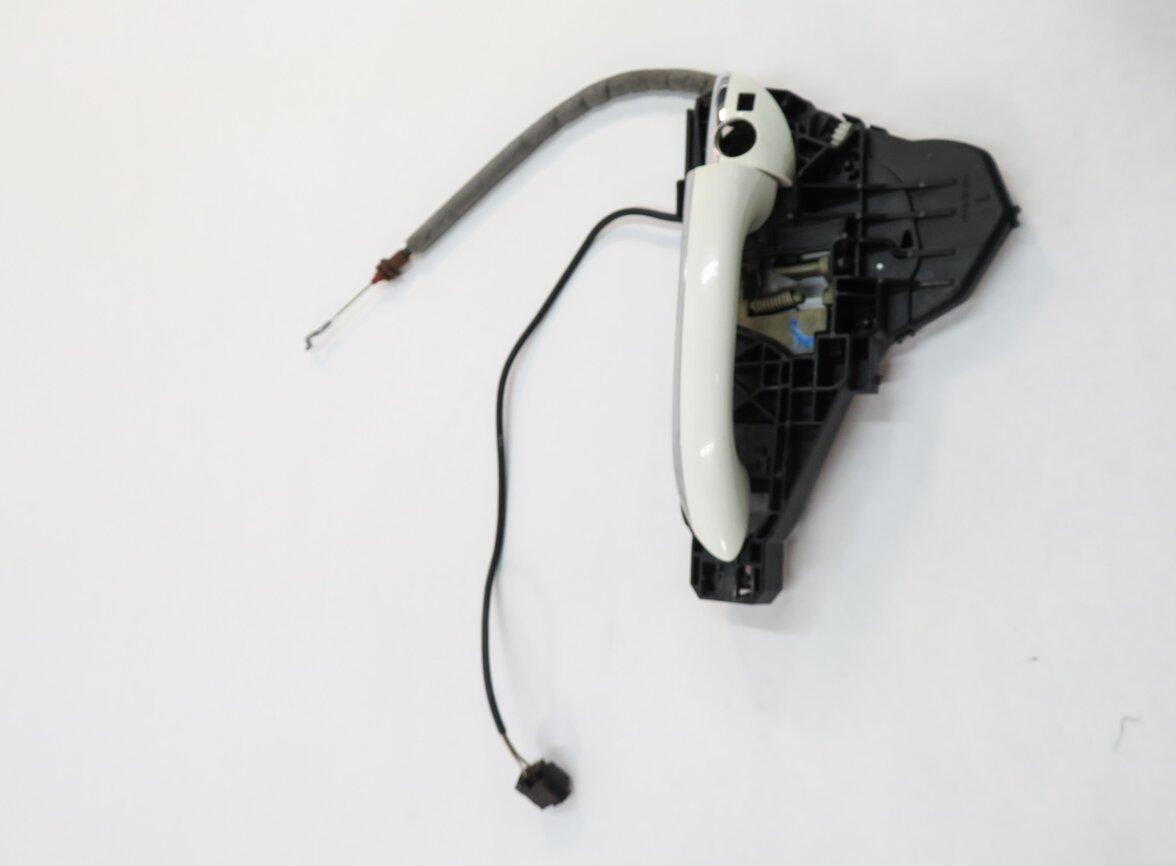 Thumbnail 3: 2006 MERCEDES ML500 (W164) LEFT FRONT DRIVER DOOR HANDLE (ALABASTER WHITE 960U)