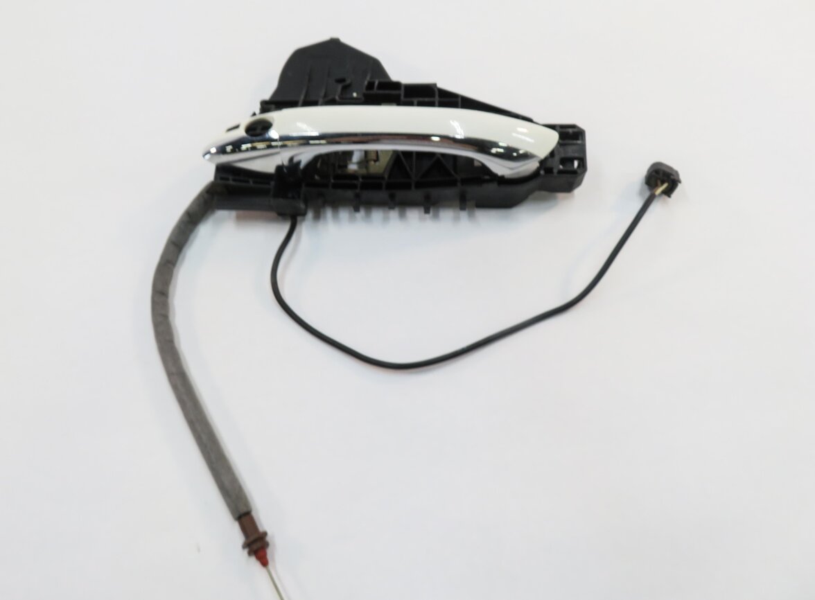 Thumbnail 5: 2006 MERCEDES ML500 (W164) LEFT FRONT DRIVER DOOR HANDLE (ALABASTER WHITE 960U)