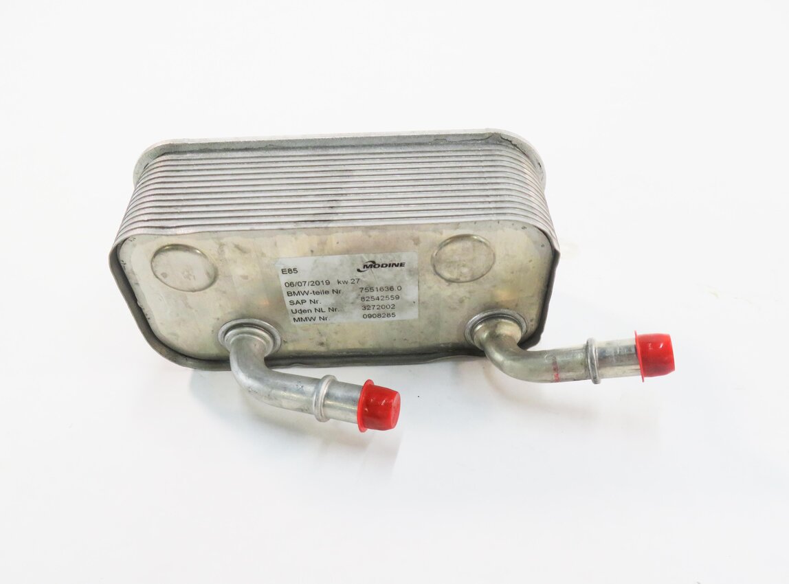 Thumbnail 5: 2006-2008 BMW Z4 (E85) 3.0L ENGINE OIL COOLER