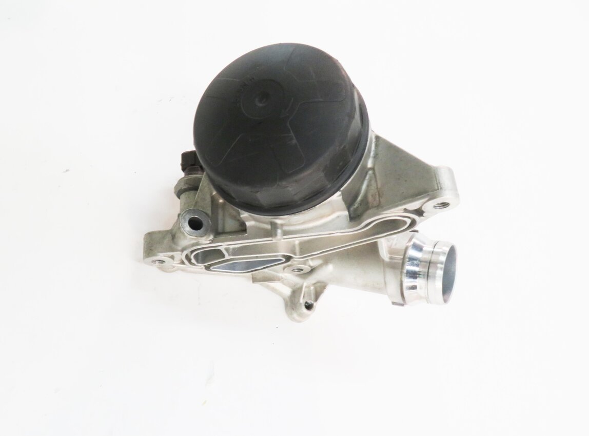 Thumbnail 4: 2007 BMW Z4 (E85) 3.0L N52 ENGINE - OIL FILTER HOUSING