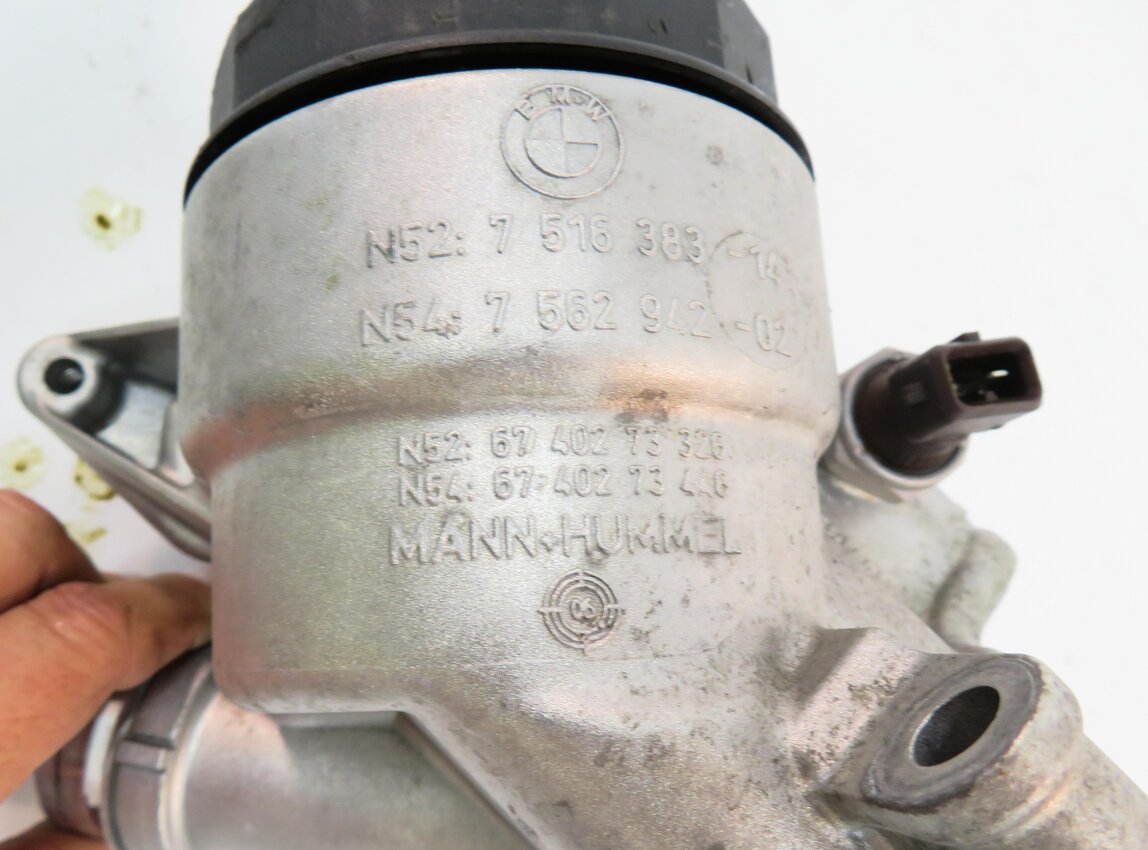 Thumbnail 7: 2007 BMW Z4 (E85) 3.0L N52 ENGINE - OIL FILTER HOUSING