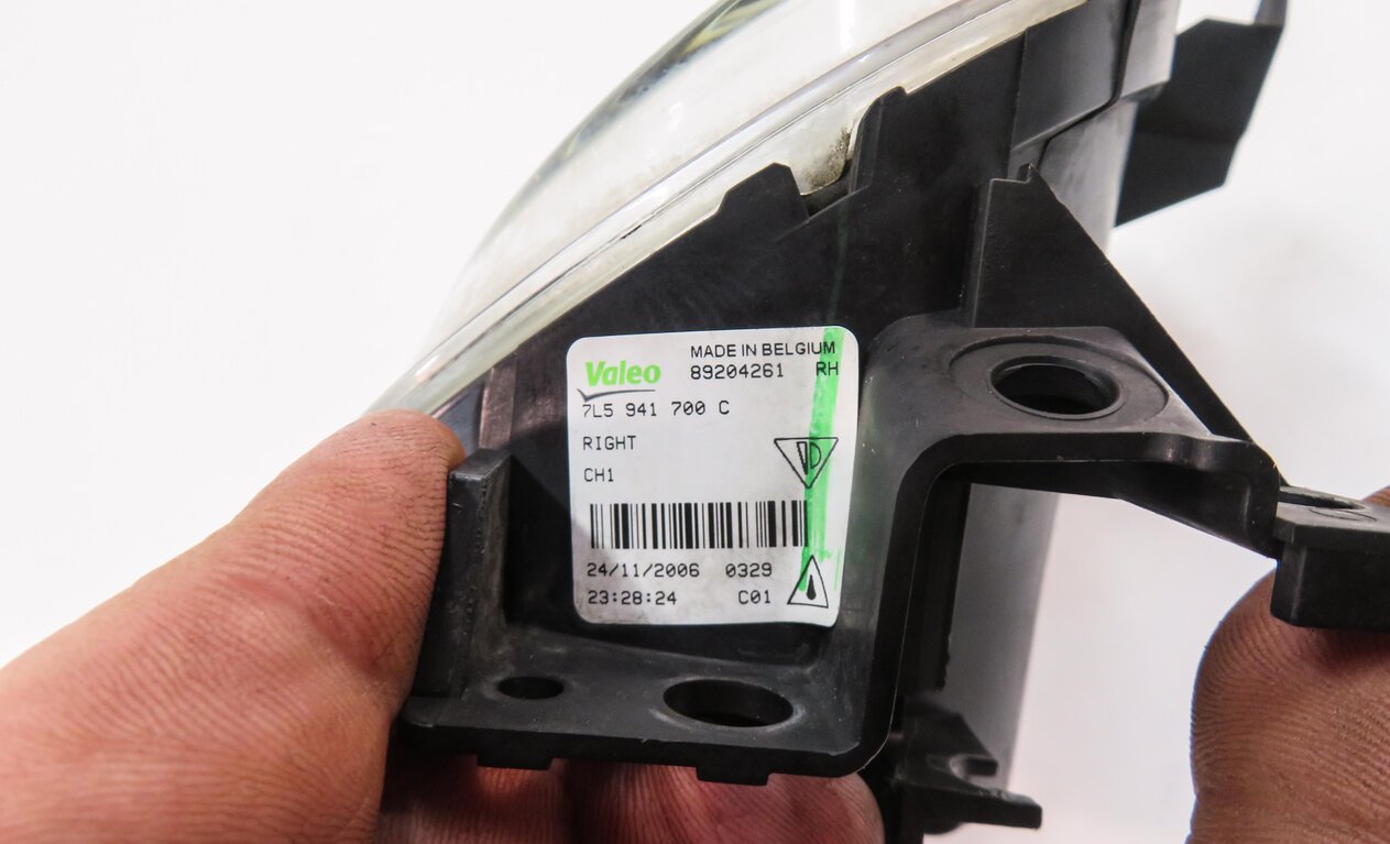 Thumbnail 8: 2008-2010 PORSCHE CAYENNE (957) RIGHT FRONT PASSENGER FOGLIGHT LIGHT LAMP