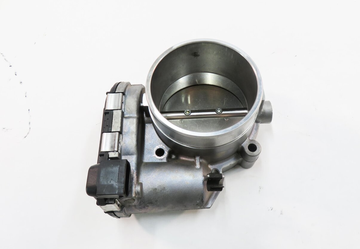 Thumbnail 2: 2008-2010 PORSCHE CAYENNE (957) 4.8L TWIN TURBO ENGINE - THROTTLE BODY