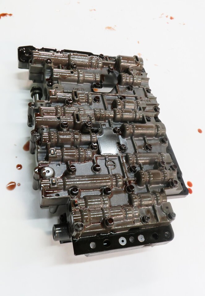 Thumbnail 5: 2008-2010 PORSCHE CAYENNE (957) 4.8L TURBO - AUTOMATIC TRANSMISSION VALVE BODY