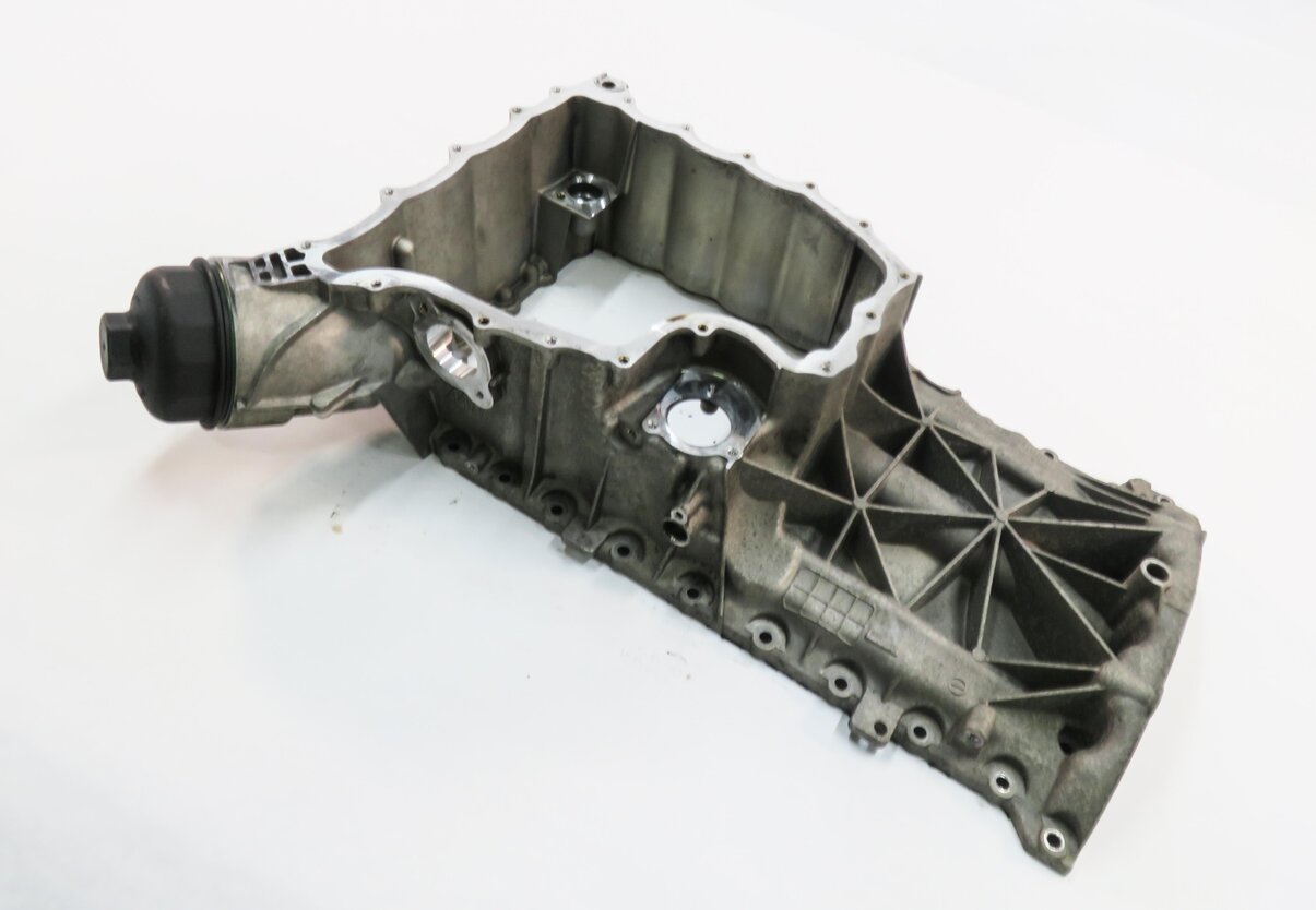 2008 PORSCHE CAYENNE (957) 4.8L M48 V8 TURBO - UPPER ENGINE OIL PAN CRADLE