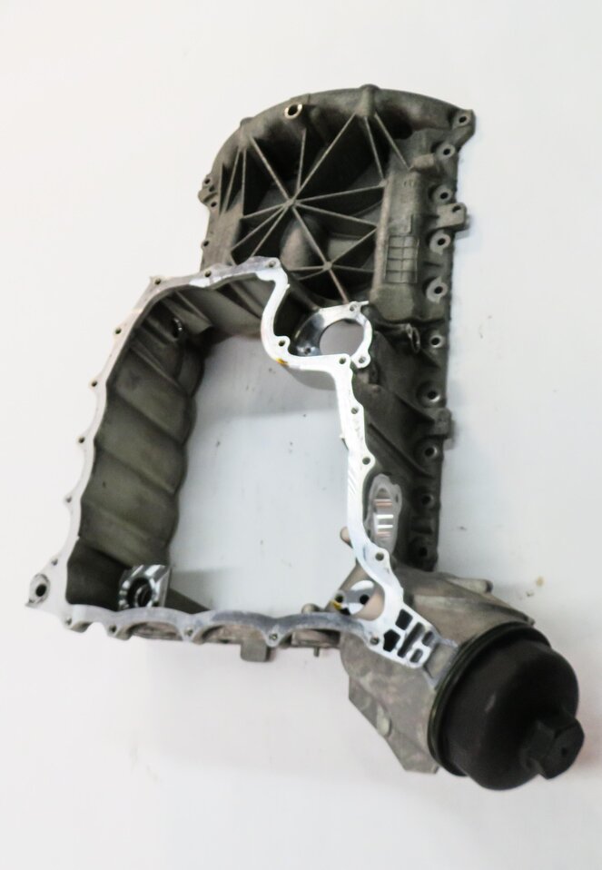 Thumbnail 4: 2008 PORSCHE CAYENNE (957) 4.8L M48 V8 TURBO - UPPER ENGINE OIL PAN CRADLE
