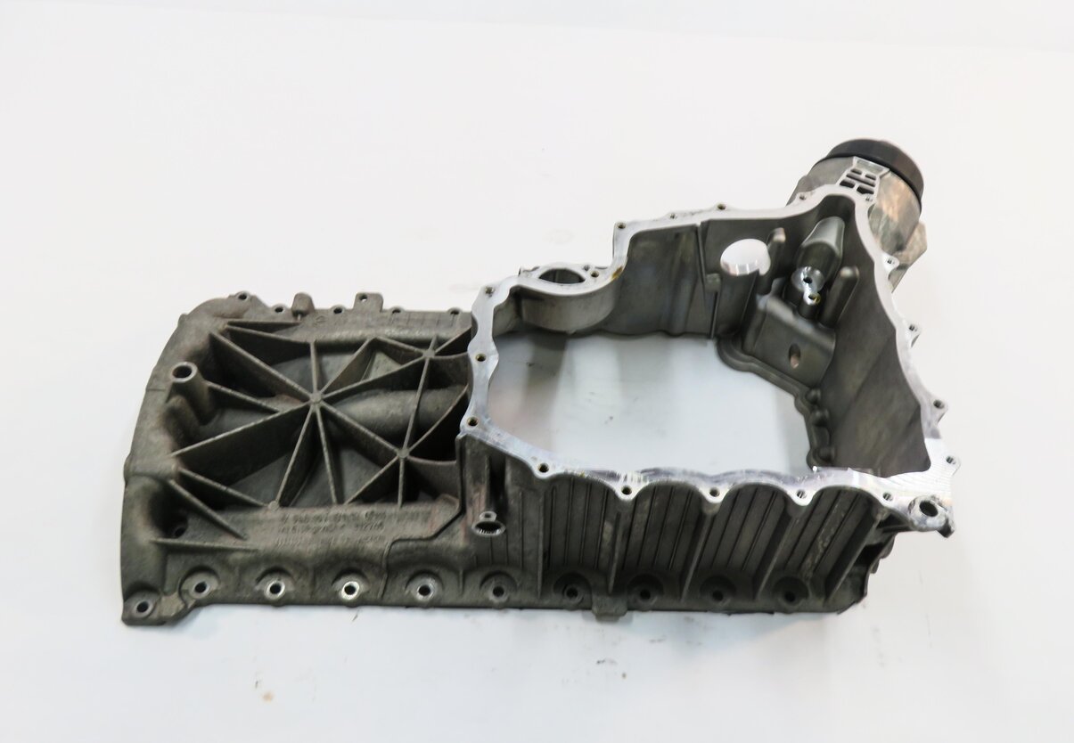 Thumbnail 5: 2008 PORSCHE CAYENNE (957) 4.8L M48 V8 TURBO - UPPER ENGINE OIL PAN CRADLE