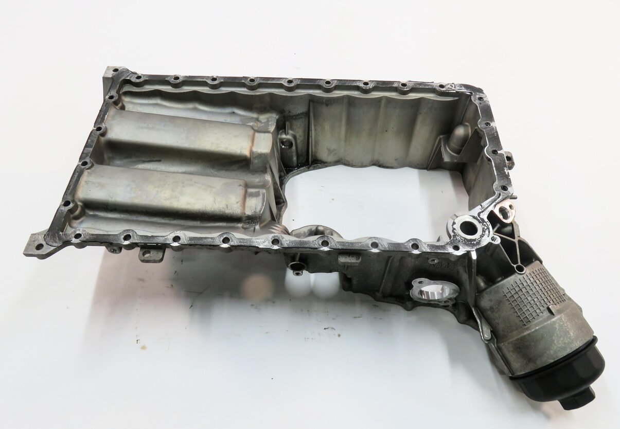 Thumbnail 6: 2008 PORSCHE CAYENNE (957) 4.8L M48 V8 TURBO - UPPER ENGINE OIL PAN CRADLE