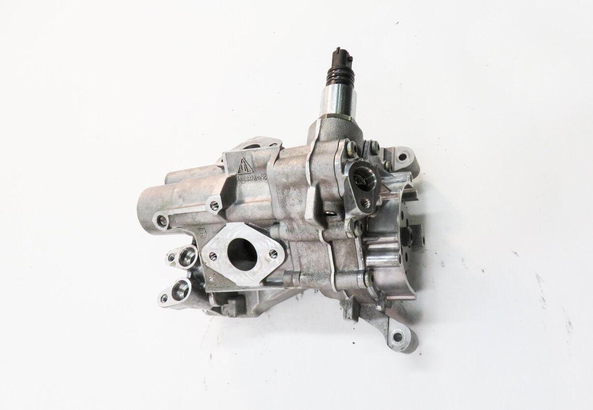 Thumbnail 3: 2008 PORSCHE CAYENNE (957) 4.8L M48 TURBO ENGINE - OIL PUMP