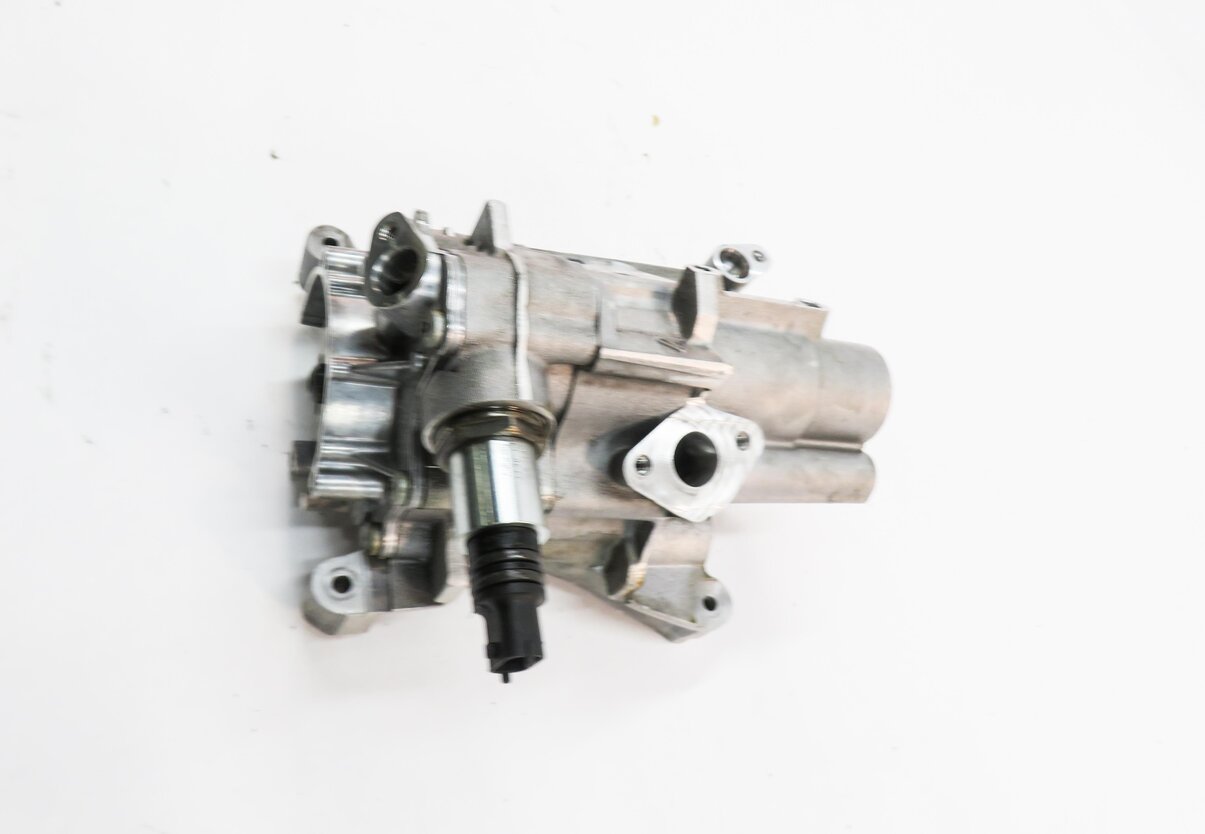 Thumbnail 4: 2008 PORSCHE CAYENNE (957) 4.8L M48 TURBO ENGINE - OIL PUMP