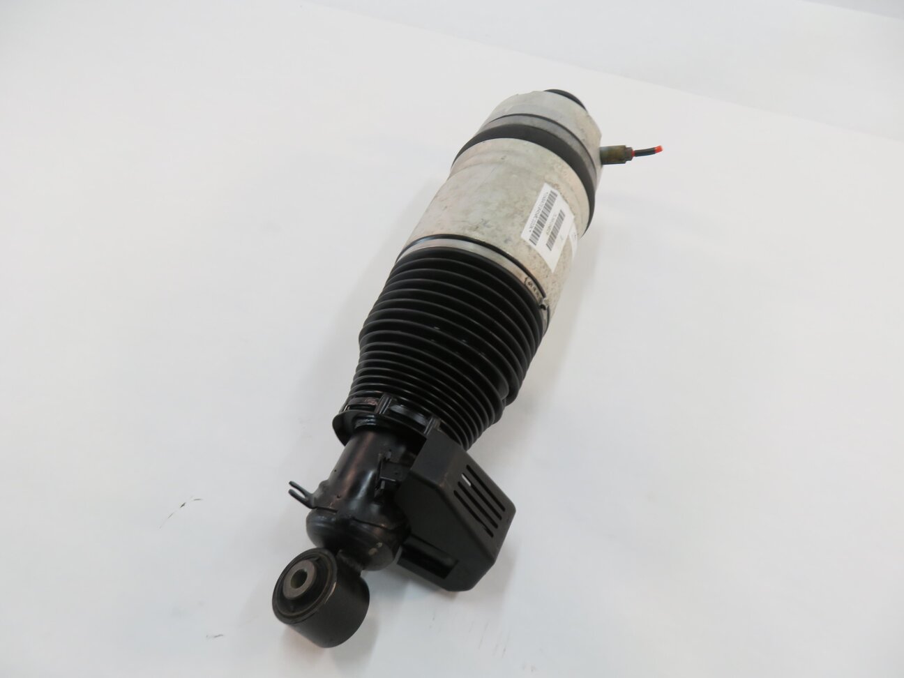 2008-2010 PORSCHE CAYENNE (957) 4.8L - LEFT DRIVER REAR AIR SHOCK STRUT