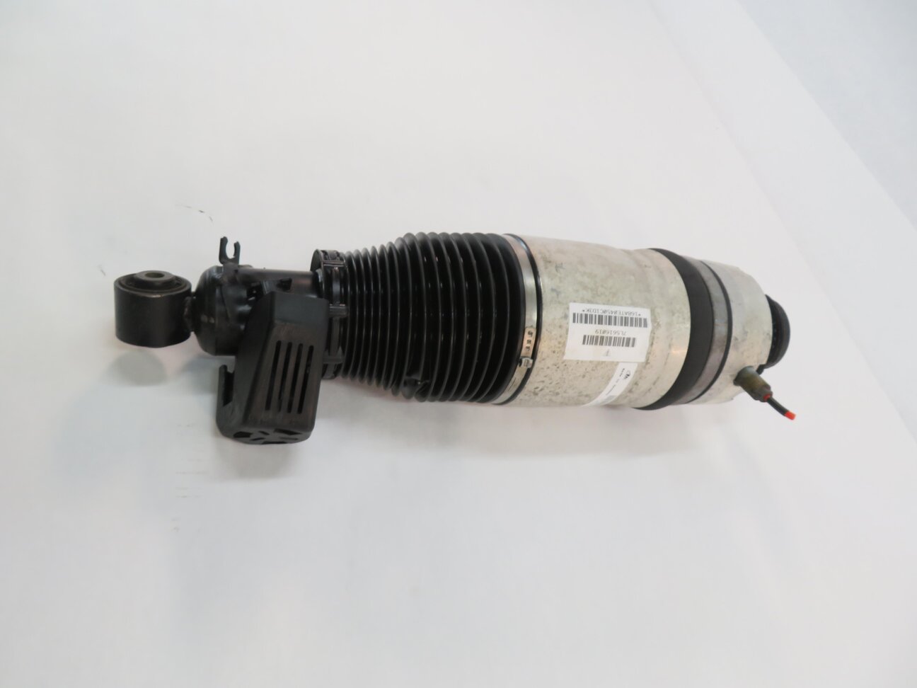 Thumbnail 3: 2008-2010 PORSCHE CAYENNE (957) 4.8L - LEFT DRIVER REAR AIR SHOCK STRUT