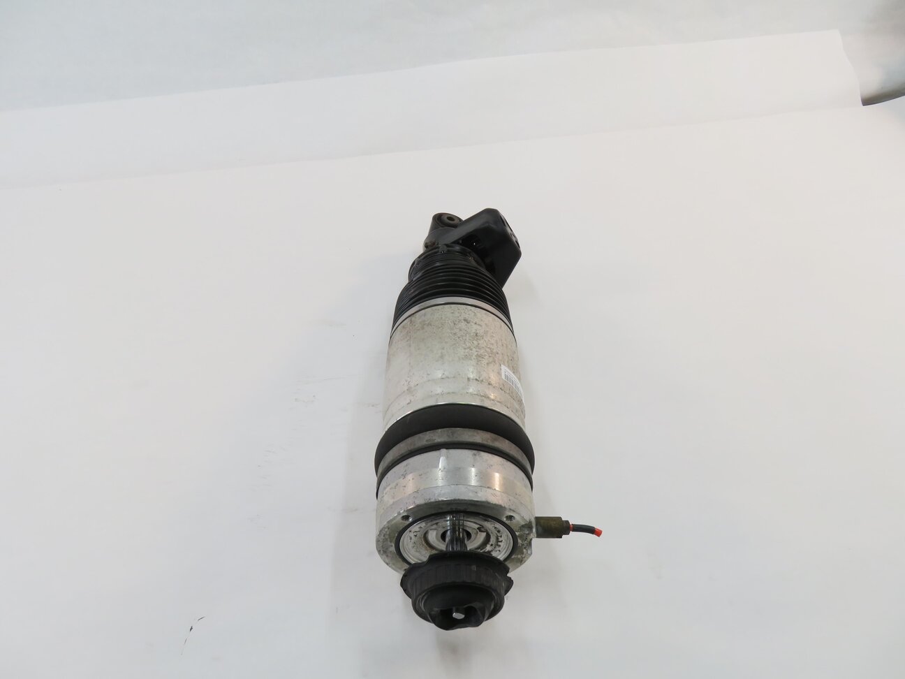 Thumbnail 5: 2008-2010 PORSCHE CAYENNE (957) 4.8L - LEFT DRIVER REAR AIR SHOCK STRUT