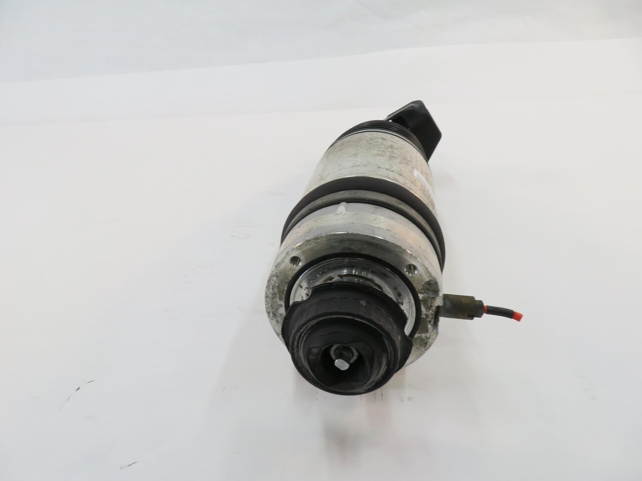 Thumbnail 6: 2008-2010 PORSCHE CAYENNE (957) 4.8L - LEFT DRIVER REAR AIR SHOCK STRUT
